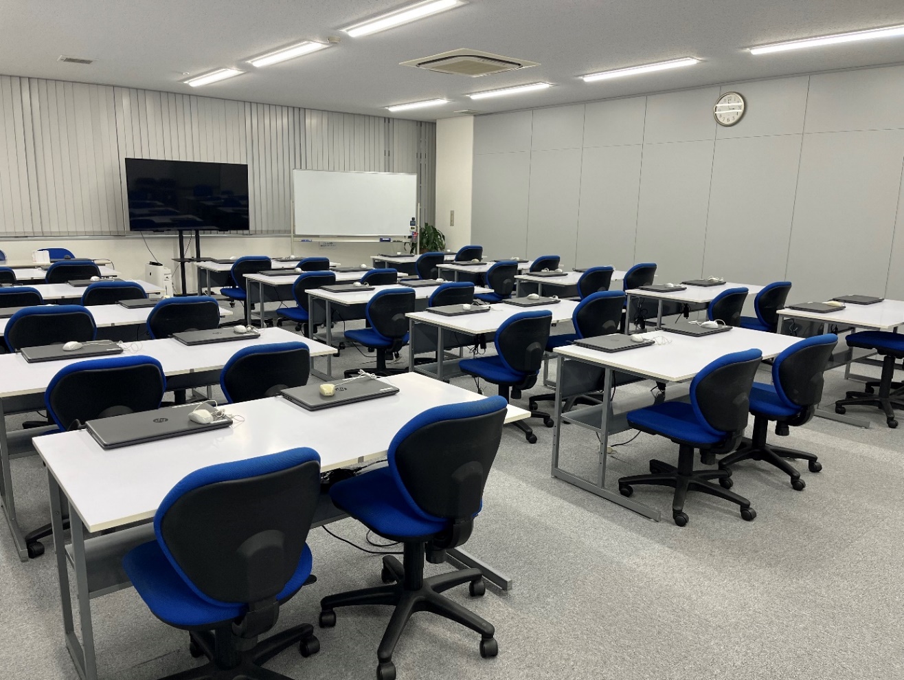 パソコン完備の研修教室503号室
