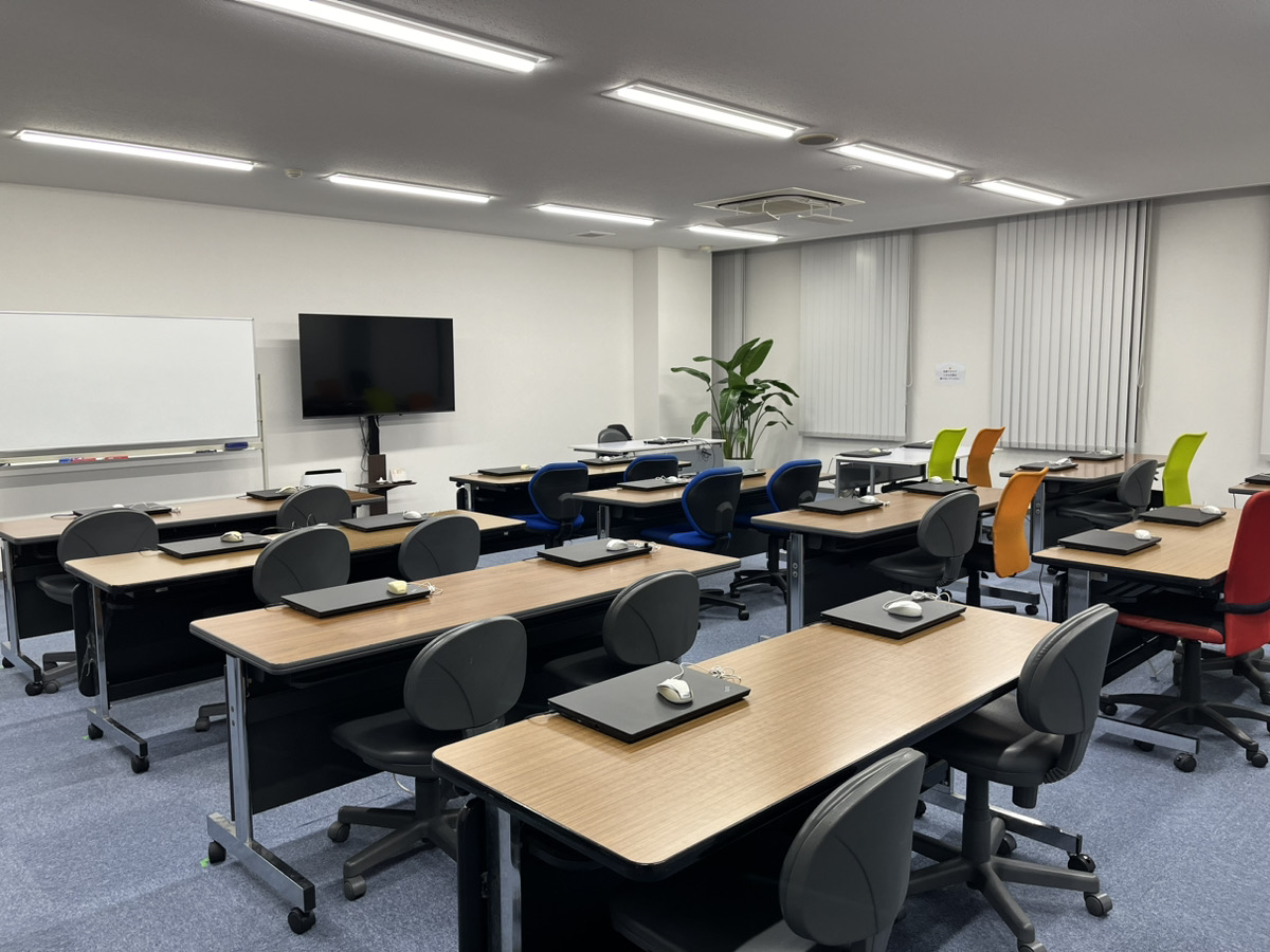 パソコン完備の研修教室506号室